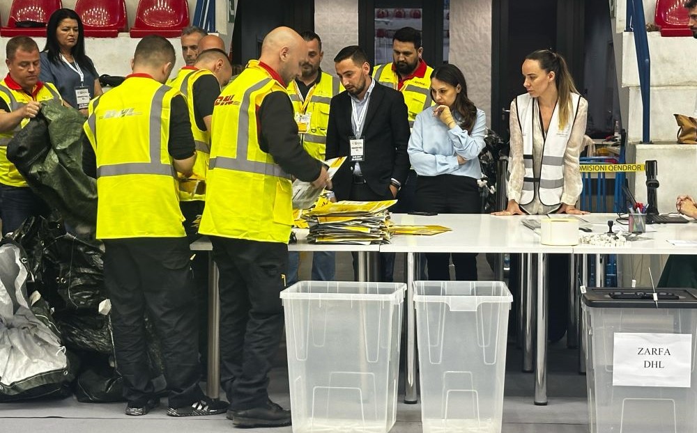 Votat e Diasporës: Dje afati i fundit, rreth 18 mijë zarfe të patërhequr, Greqia kohë dhe sot